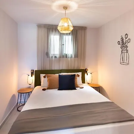 Apartment Clelia's And Dione's Design Swimming Pool *