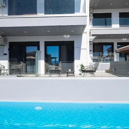 Apartment Clelia's And Dione's Design Swimming Pool *